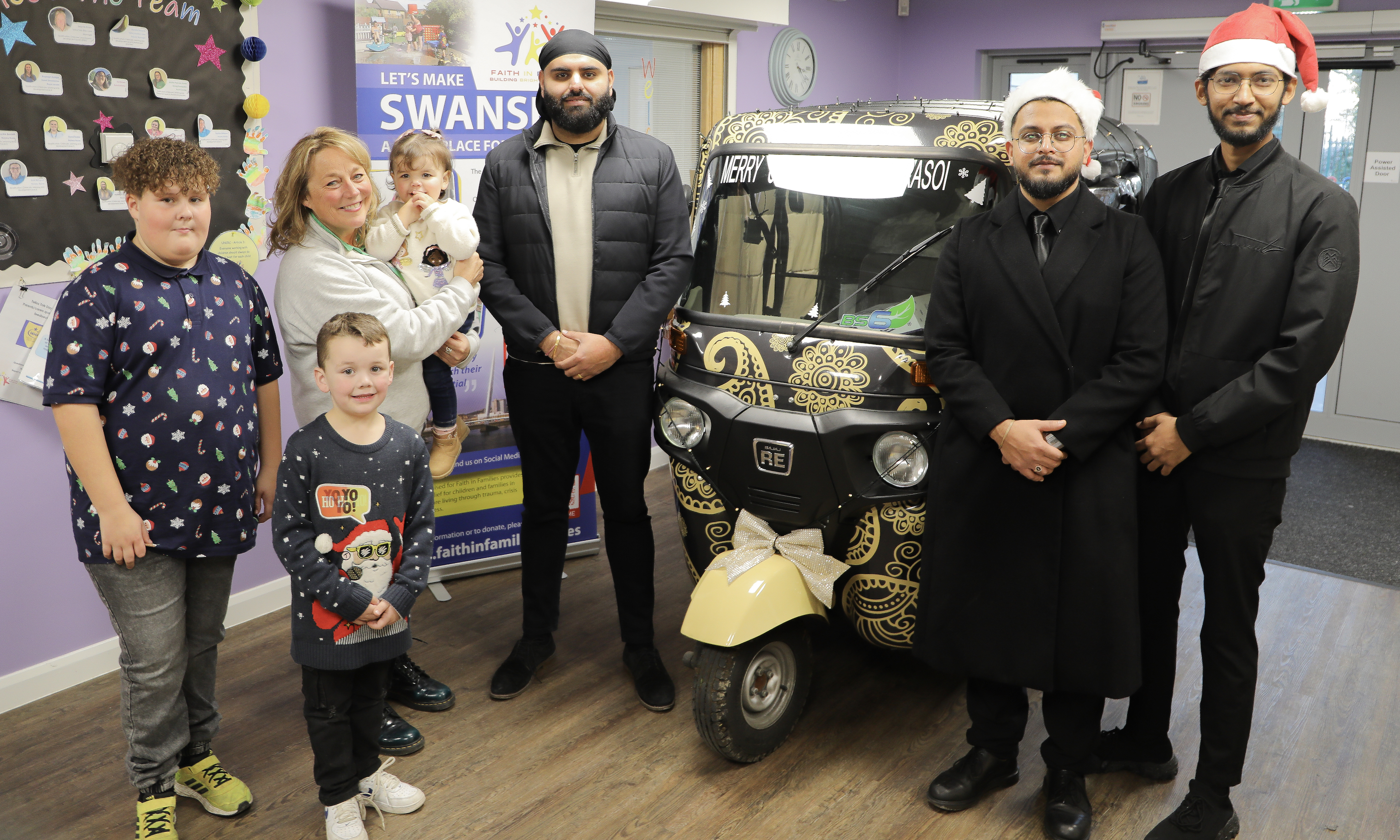 Rasoi delivering Christmas curry meals to children at a Faith in Families community centre